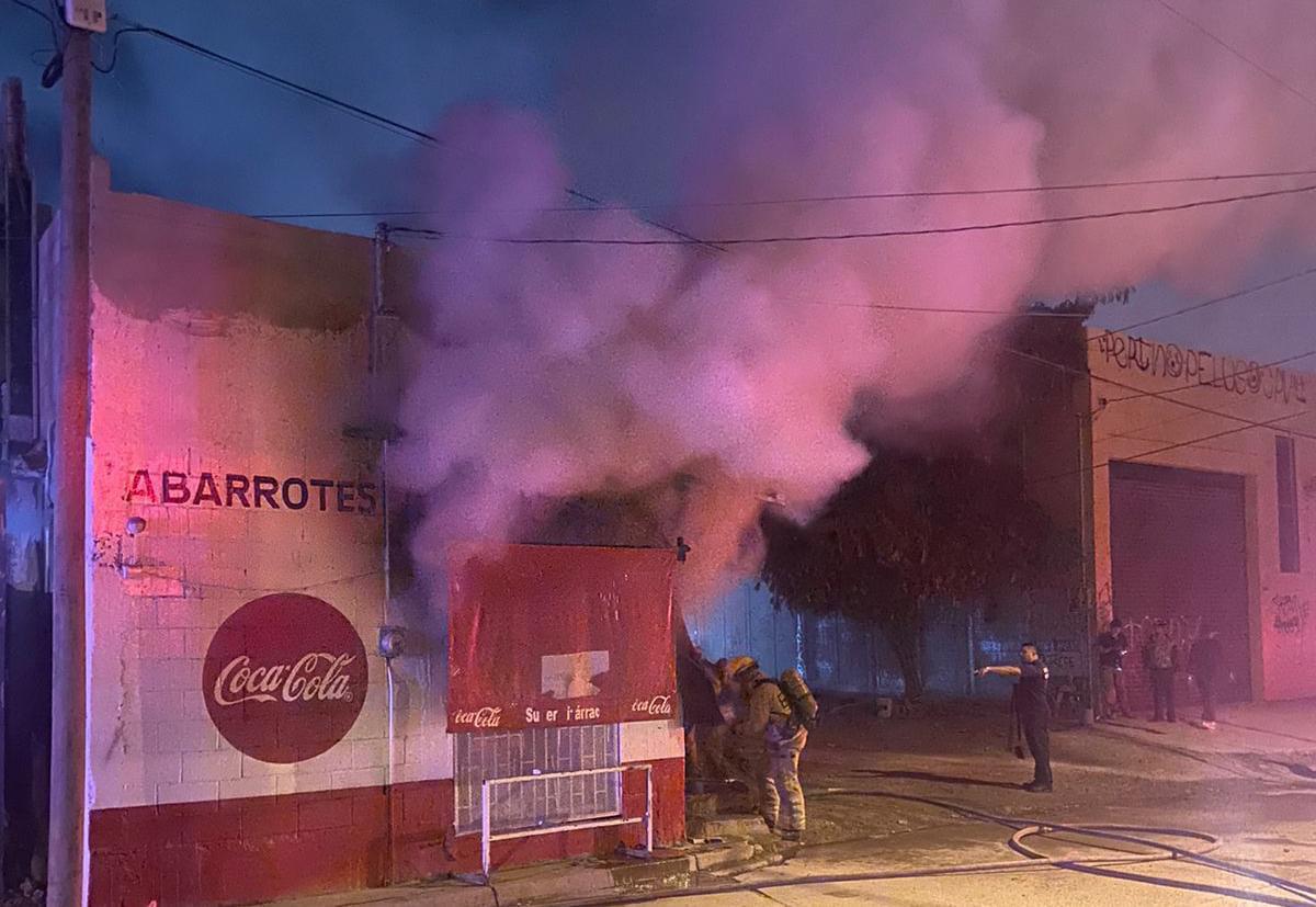 Se Incendia Tienda De Abarrotes En La Francisco Villa En Mazatl N