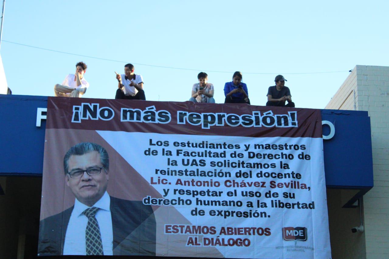 Estudiantes Protestan En Facultad De Derecho De La UAS Exigen