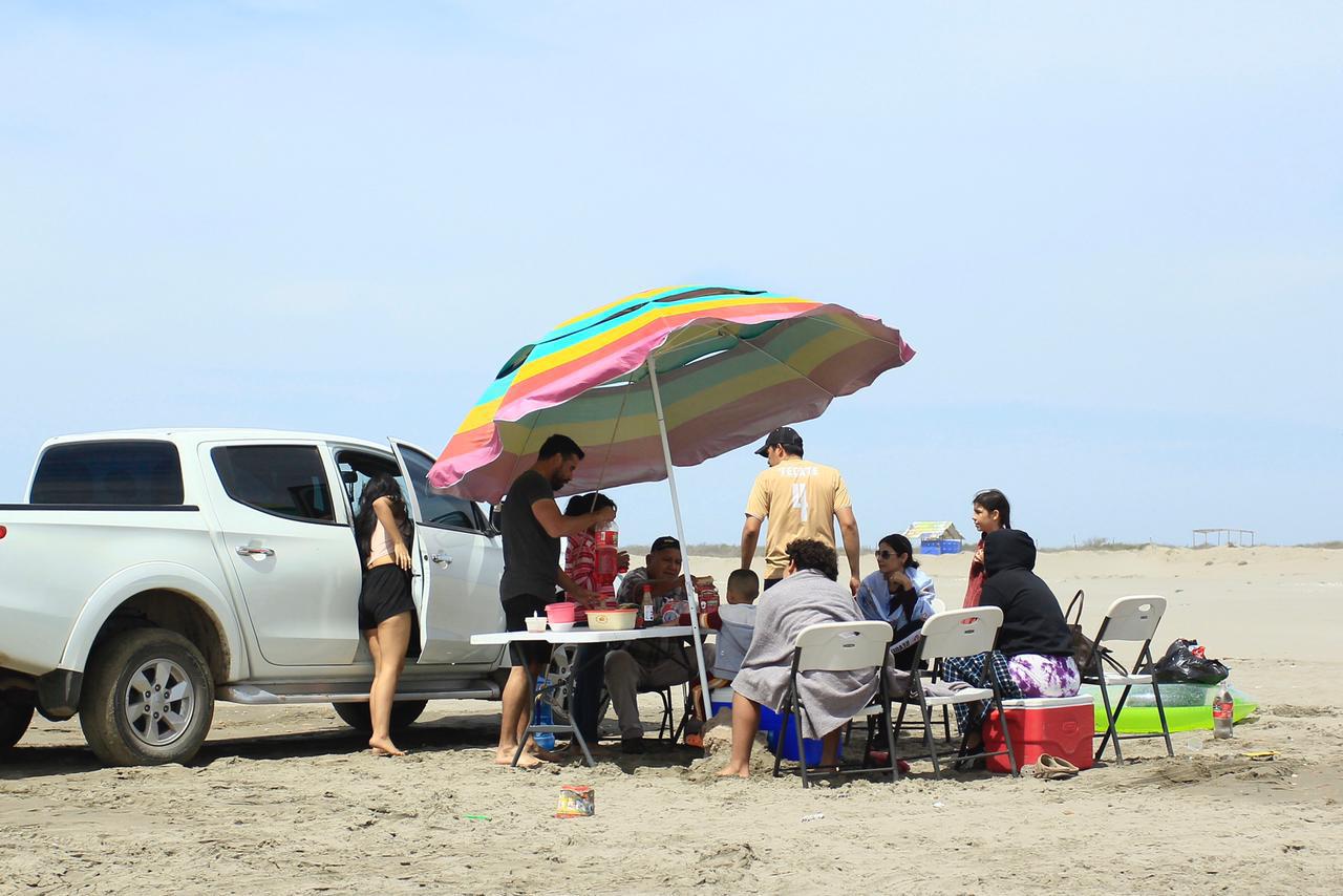 Visitan Familias La Playa De El Tambor En Navolato Este Domingo De Ramos