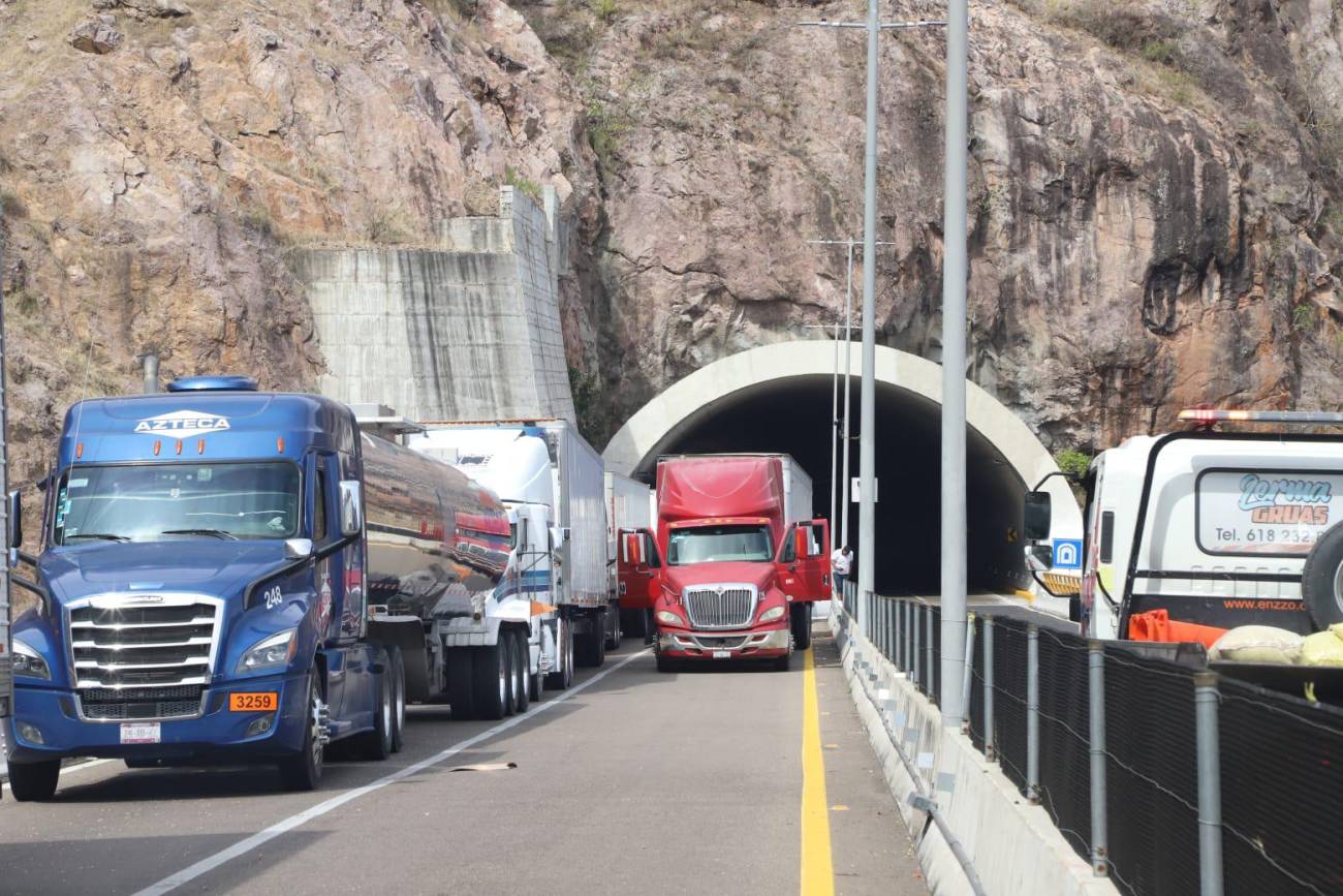 Se Incendia Tractocami N En El T Nel El Carrizo Ii De La Durango