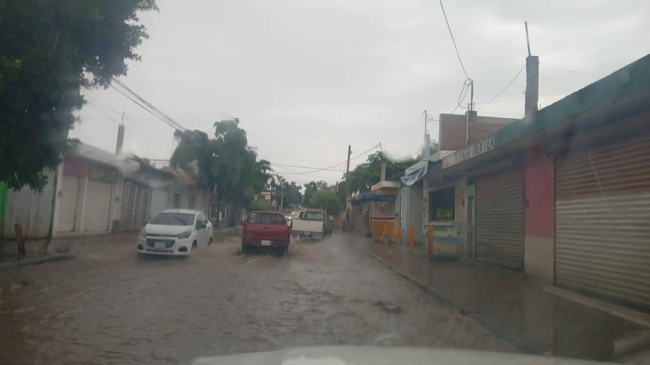 Lluvias Dejan Calles Inundadas Y Autos Descompuestos En Culiac N