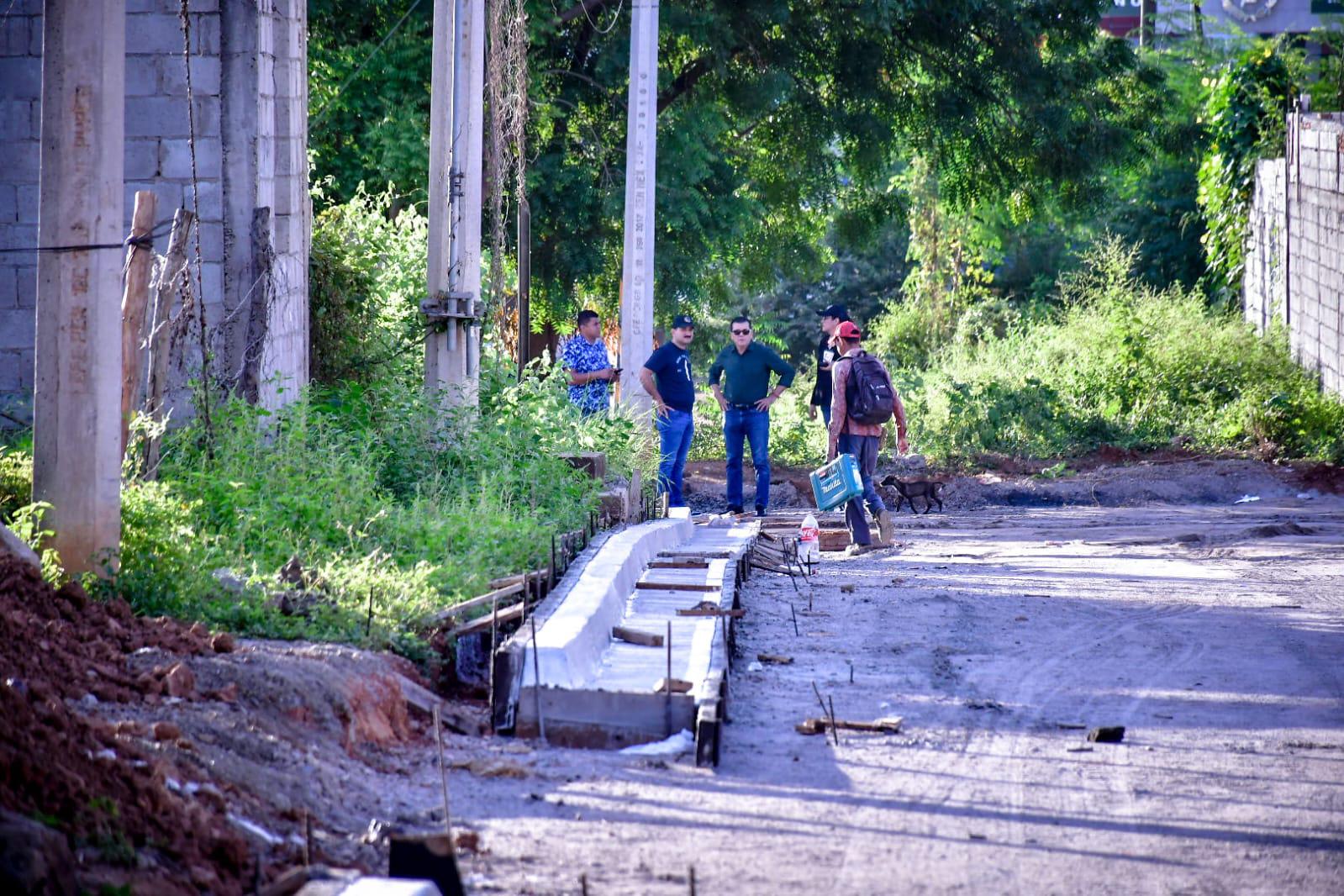 Supervisa Alcalde obras que se construyen en las colonias Rincón de