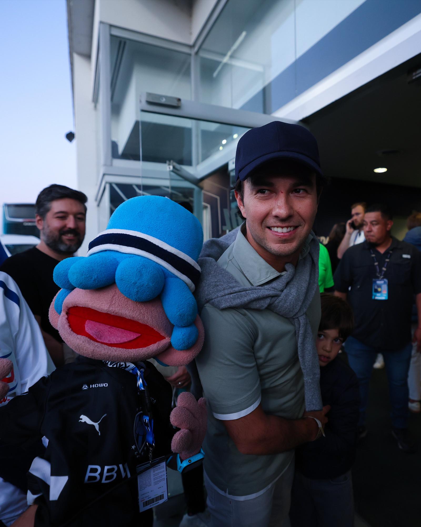 Checo P Rez Celebra Tricampeonato Del Am Rica En Estadio Bbva