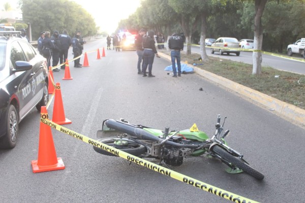 Fallece joven motociclista en carretera a Navolato y su acompañante