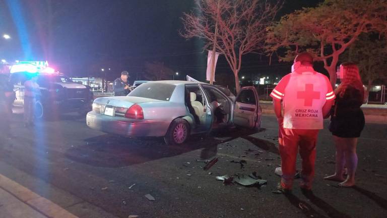 Choca Auto Contra Patrulla De La Polic A Municipal De Culiac N