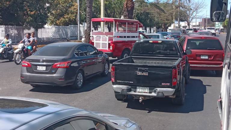 Genera Fuerte Congestionamiento Vehicular El Cierre De Paseo Costero