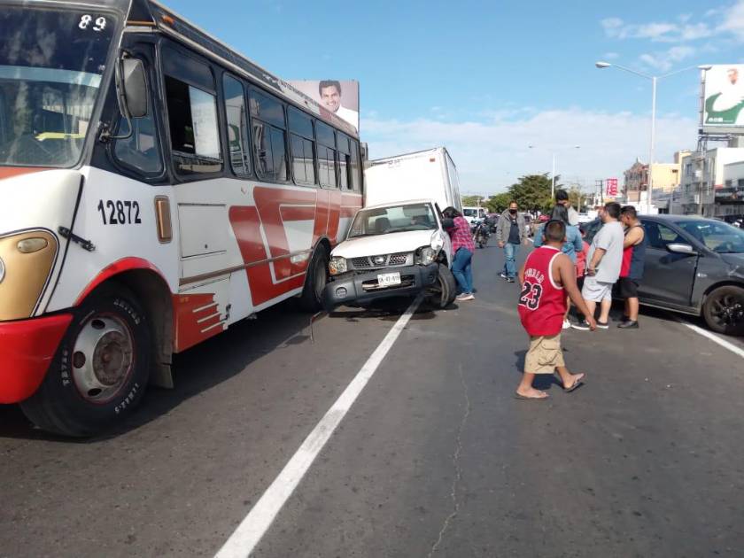 M Ltiple Choque En La Ej Rcito Mexicano Deja Un Prensado Y Caos Vial