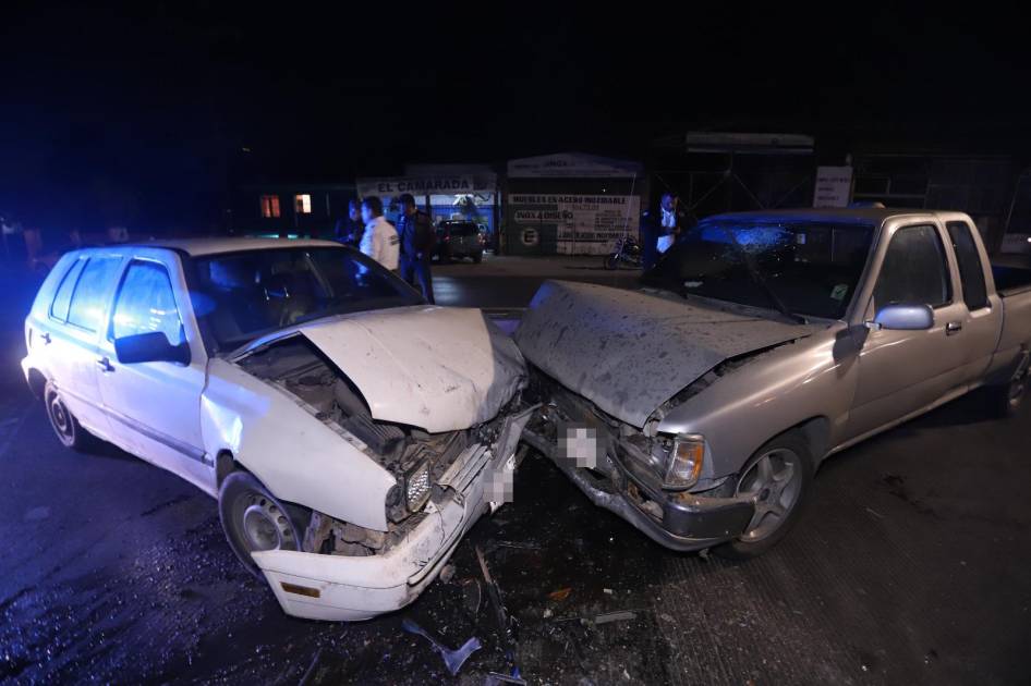 Camioneta Se Brinca Camell N Y Choca Contra Un Auto En Mazatl N