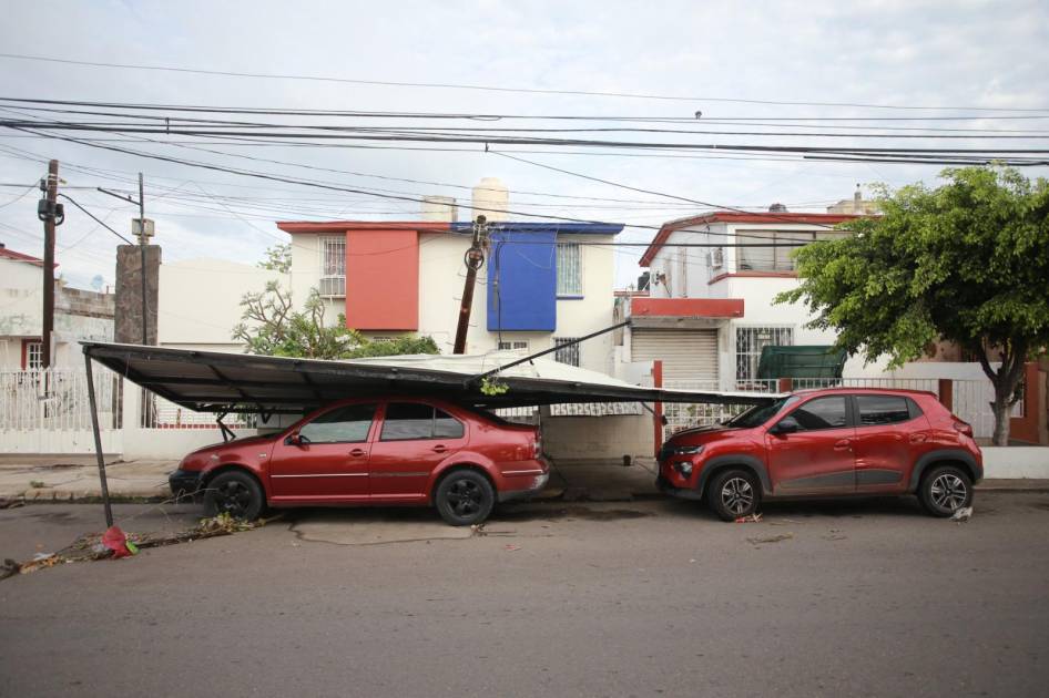 Lluvias Del S Bado Dejan Un Desastre En La Avenida De Las Torres En