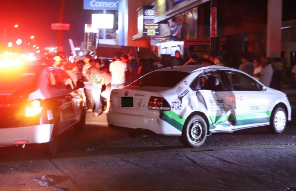 Dos Menores En Motocicleta Chocan Contra Taxi En La Ej Rcito Mexicano