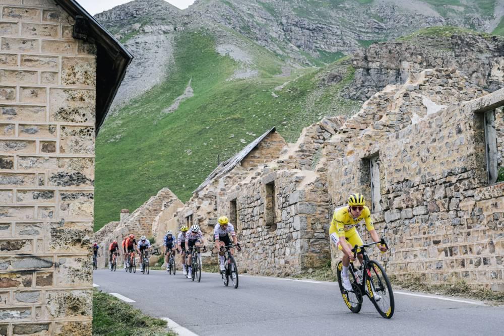 $!Tadej Pogacar se corona en el último puerto de montaña y se lleva etapa 19 del Tour de Francia