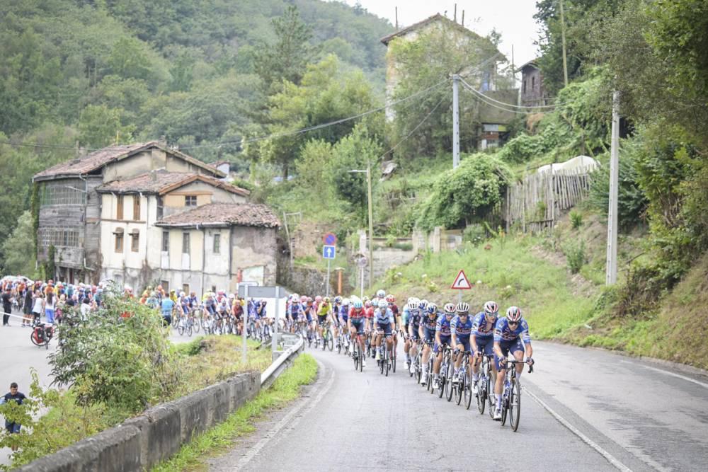 $!Isaac del Toro sigue descendiendo en La Vuelta a España