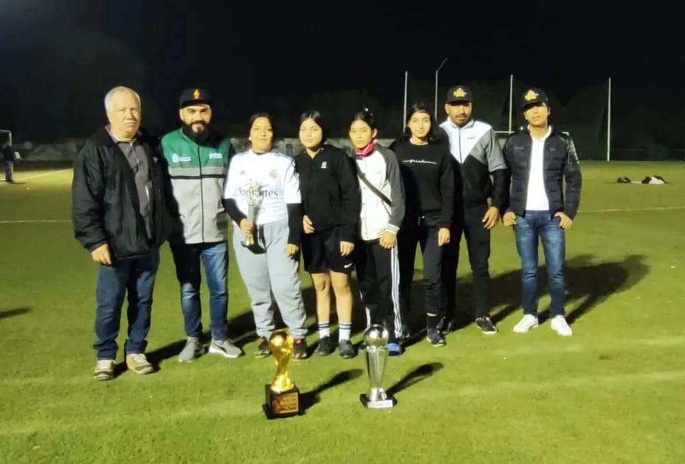 $!Premian a lo mejor del Torneo Navideño de futbol femenil de la Loma Rodriguera