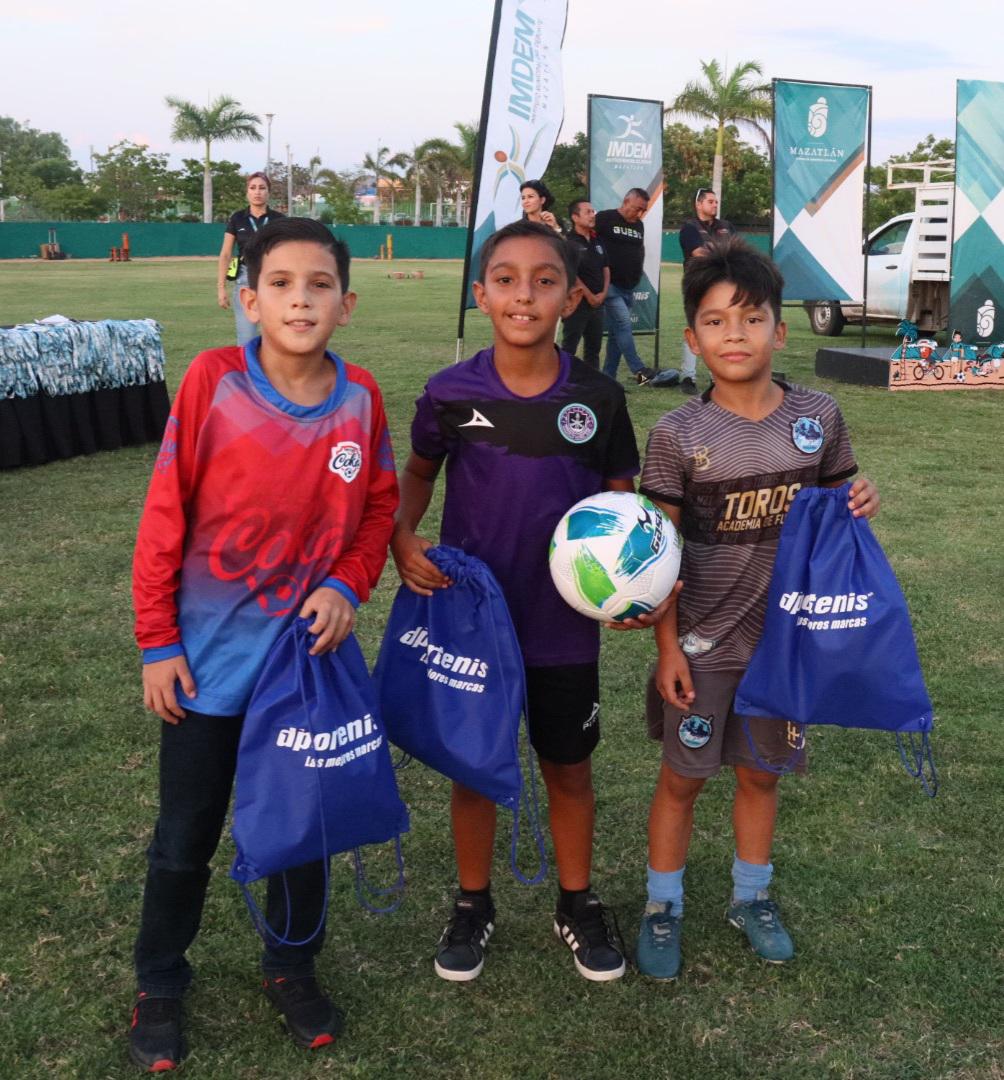 $!Fiesta total viven en Premiación y Clausura de la temporada 2022 de la Liga de Futbol Imdem