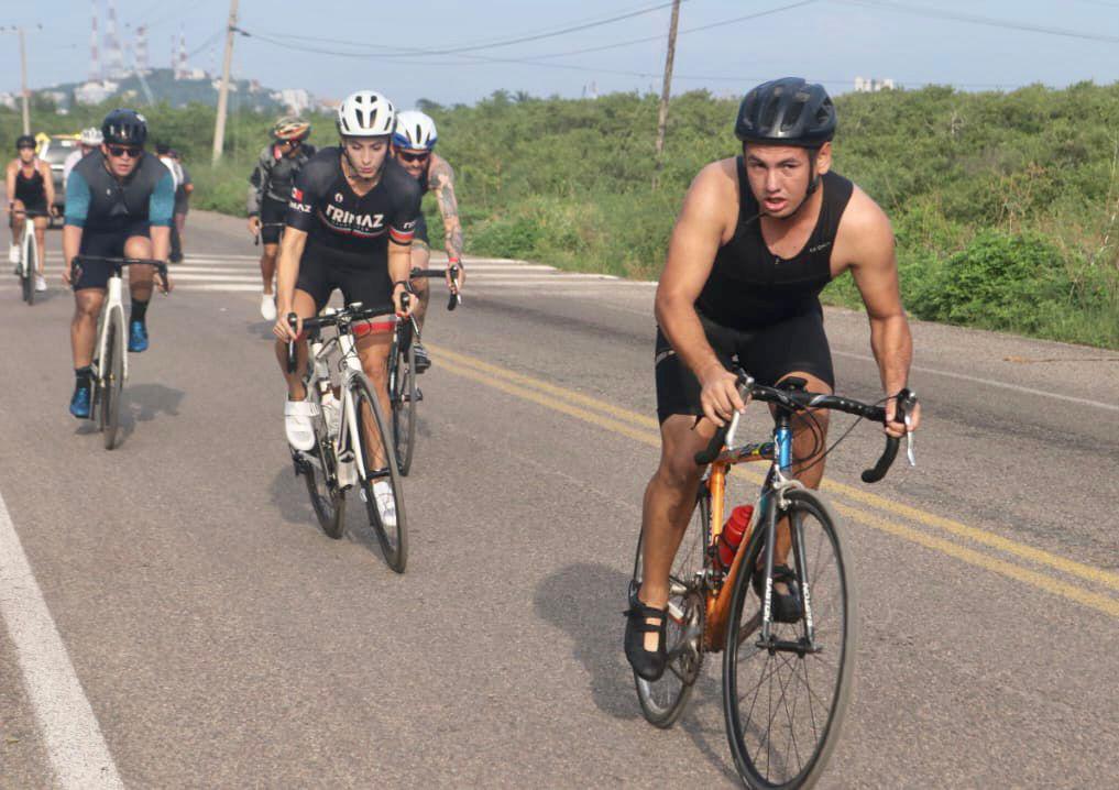 $!José Favela y Antonella Guzmán conquistan Triatlón de la Isla de la Piedra