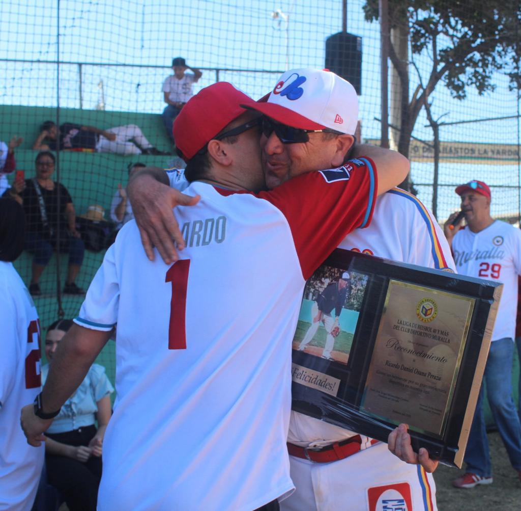 $!Reconocen al ‘Güero’ Osuna en Liga de Beisbol 40 y más