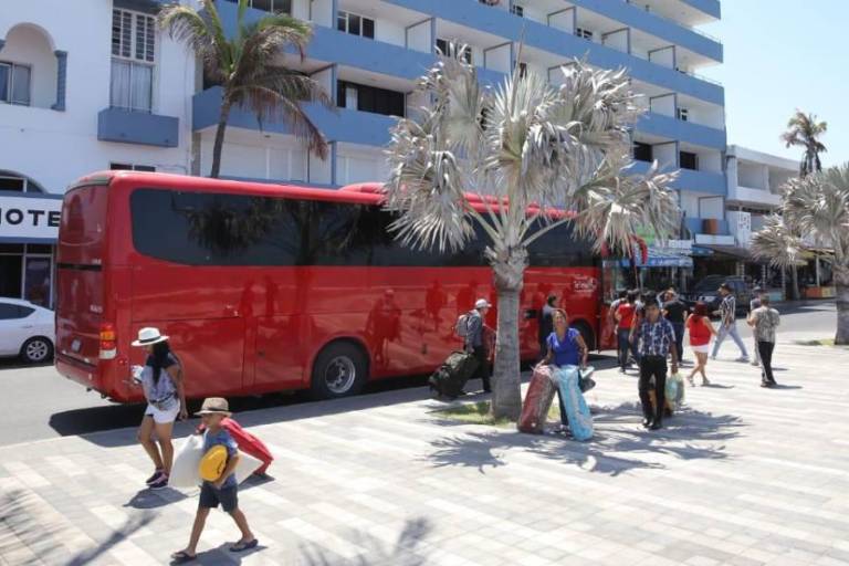 Acuerdan que camiones charteros no realicen paseos a sitios turísticos de Mazatlán