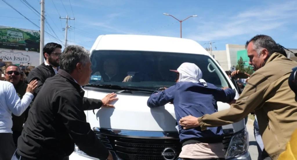 $!AMLO en Juárez: en privado lamenta tragedia migrante, en público evade a los migrantes