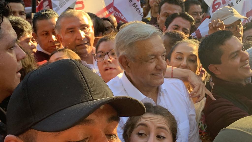 $!AMLO llega al Zócalo tras 6 horas caminando en la Marcha del Pueblo en la CDMX