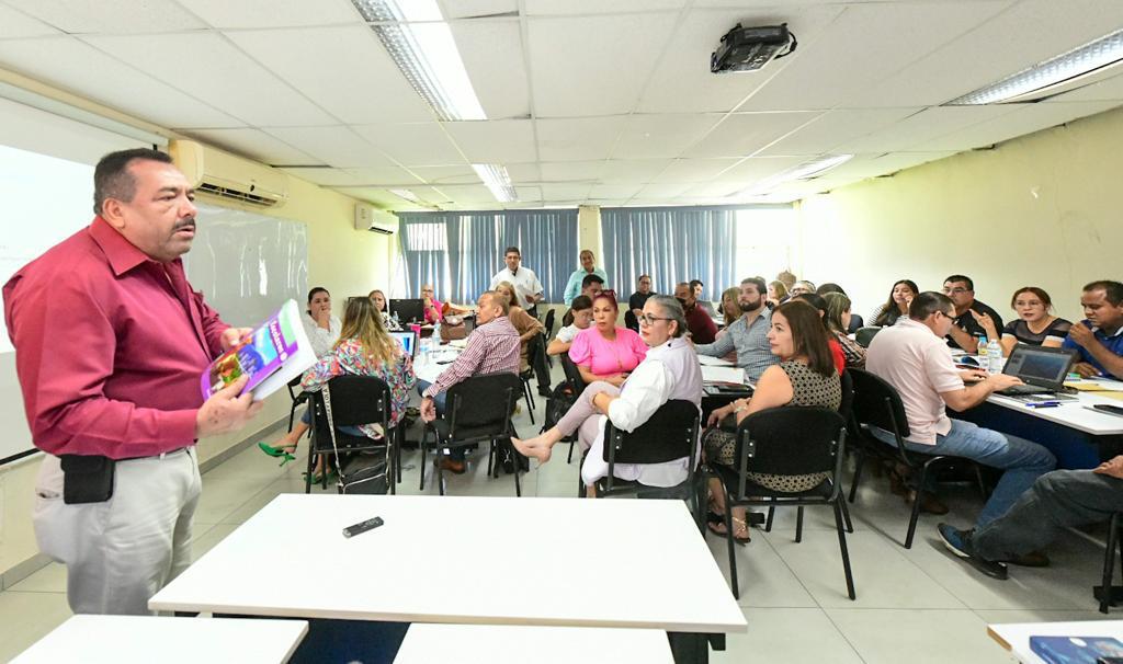 $!Autoridades educativas de Sinaloa analizan los nuevos Libros de Texto Gratuitos