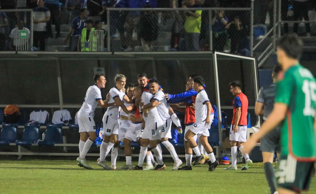 $!Golazo de Jordan Carrillo da empate al Tri ante El Salvador y avanza a semifinales