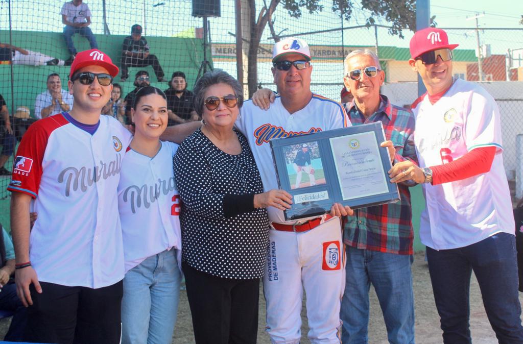 $!Reconocen al ‘Güero’ Osuna en Liga de Beisbol 40 y más