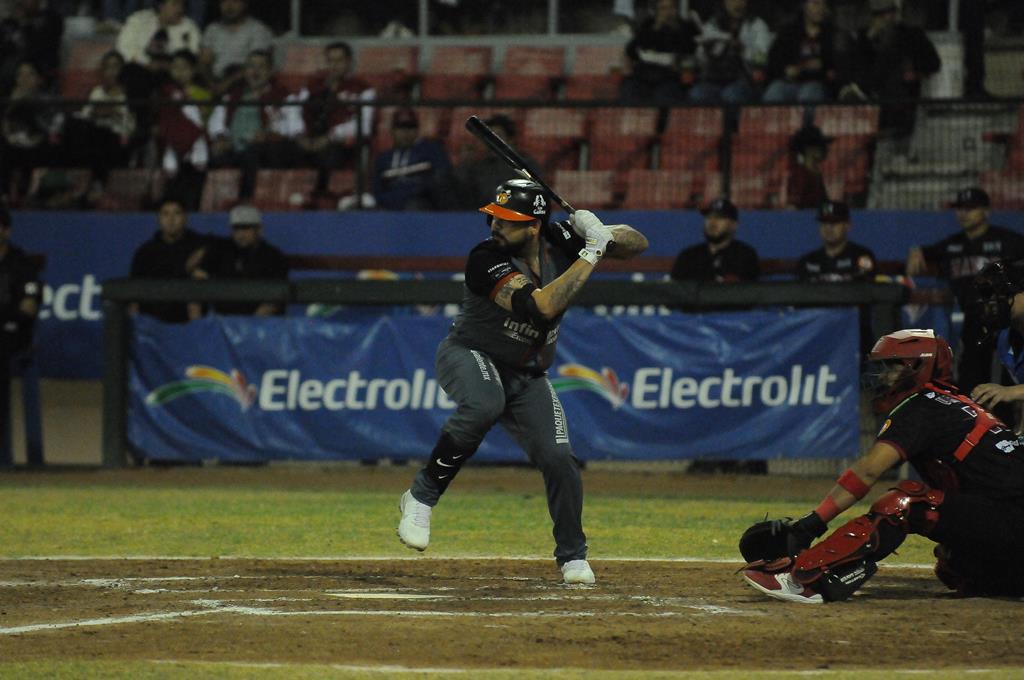 $!Stock suma su séptimo triunfo y Naranjeros iguala la serie en Navojoa