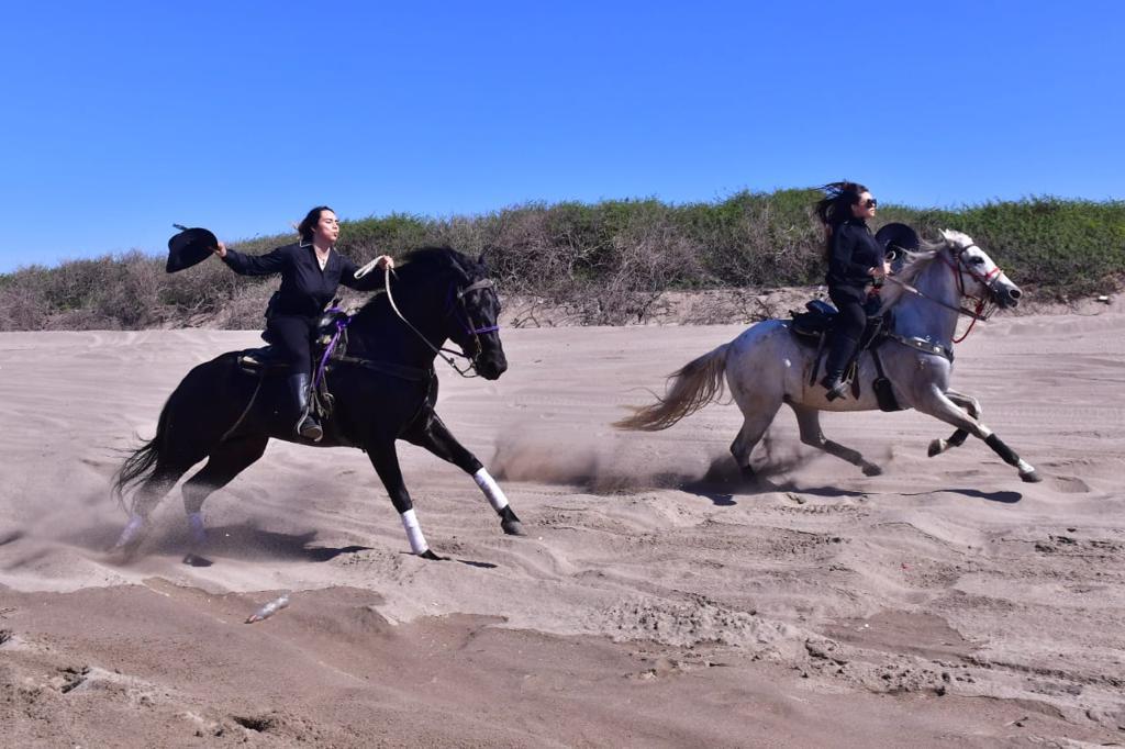 $!Celebran en Mazatlán la Gran Cabalgata de la familia Escobar