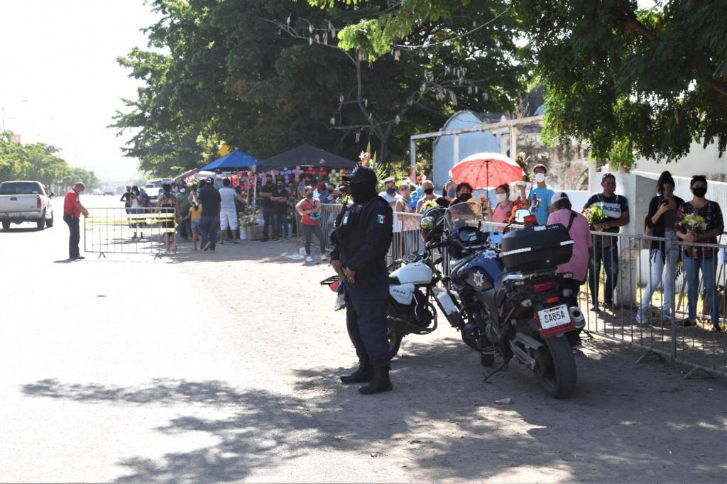 $!Para el Día de Muertos en panteones de Mazatlán, las visitas durarán 30 minutos y cuatro integrantes por familia