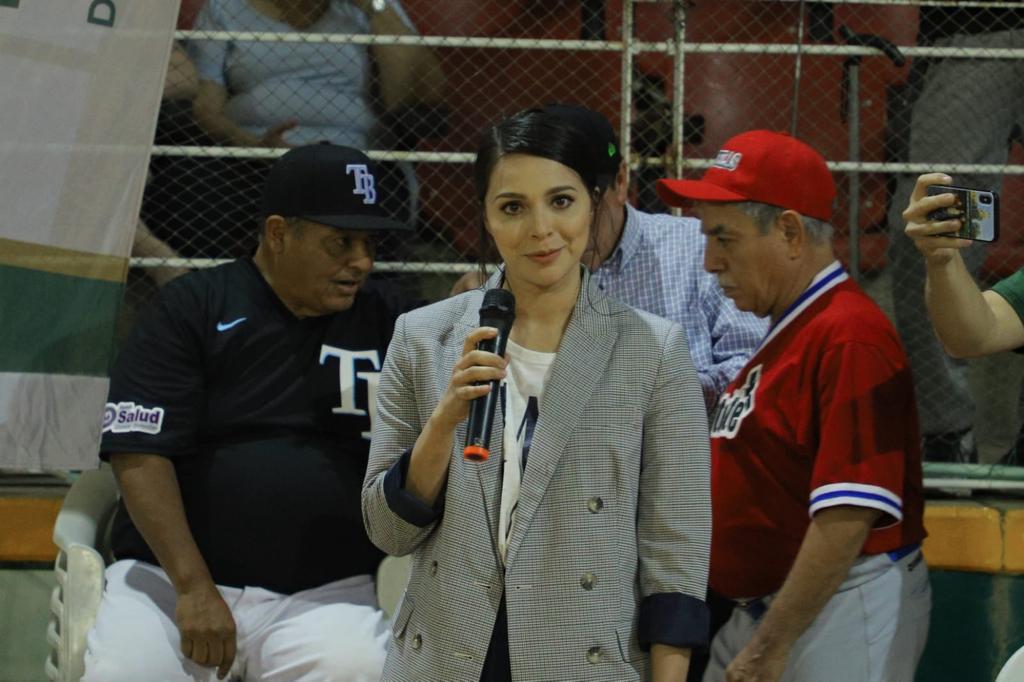 $!Director de Imdec inaugura la Liga de Medios de Comunicación de Softbol