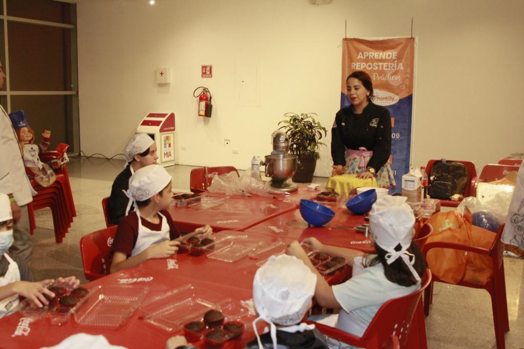 $!Con curso de cupcakes inculcan en los niños amor por la repostería