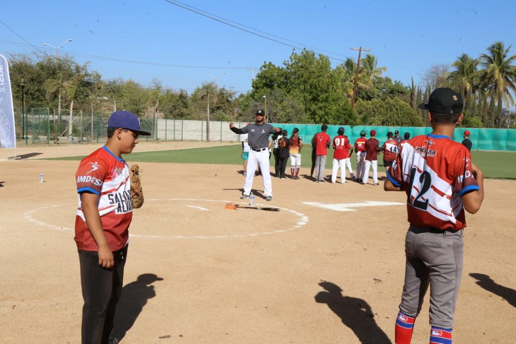 $!Clínicas de Beisbol Aprende de los Grandes se realizan en Salvador Alvarado