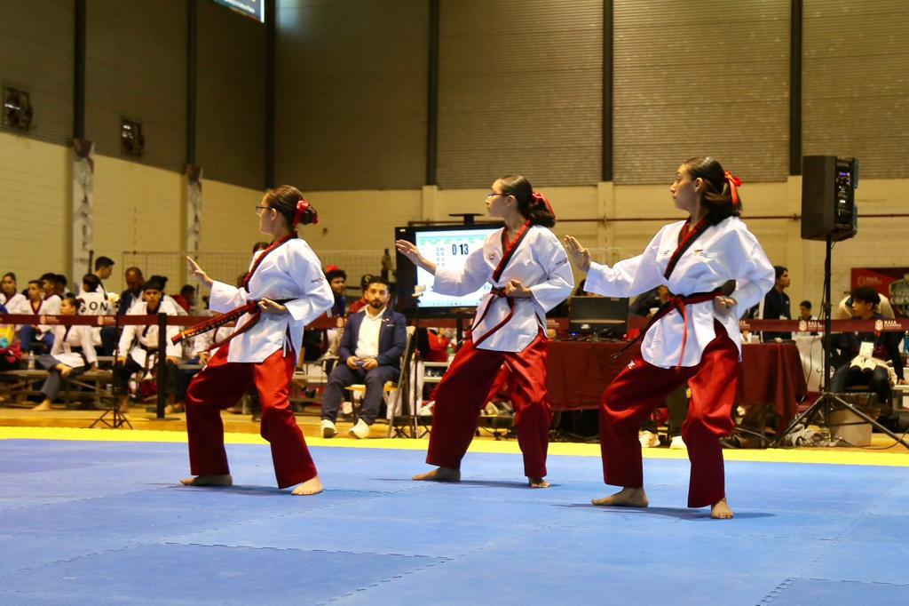 $!Avanzan 12 taekwondoínes sinaloenses al Nacional en combate