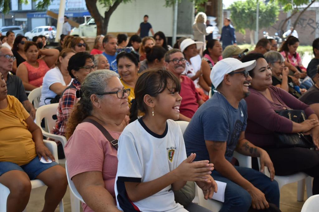 $!Entregan a tianguistas equipamiento en Mazatlán