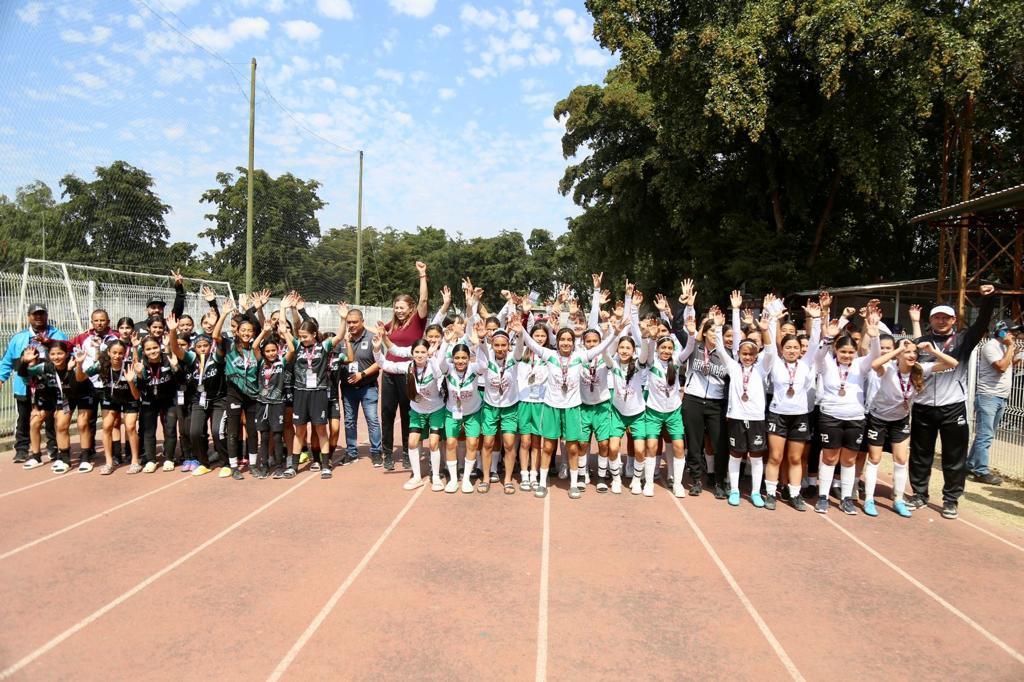 $!Ahome y Culiacán se reparten títulos del futbol estatal