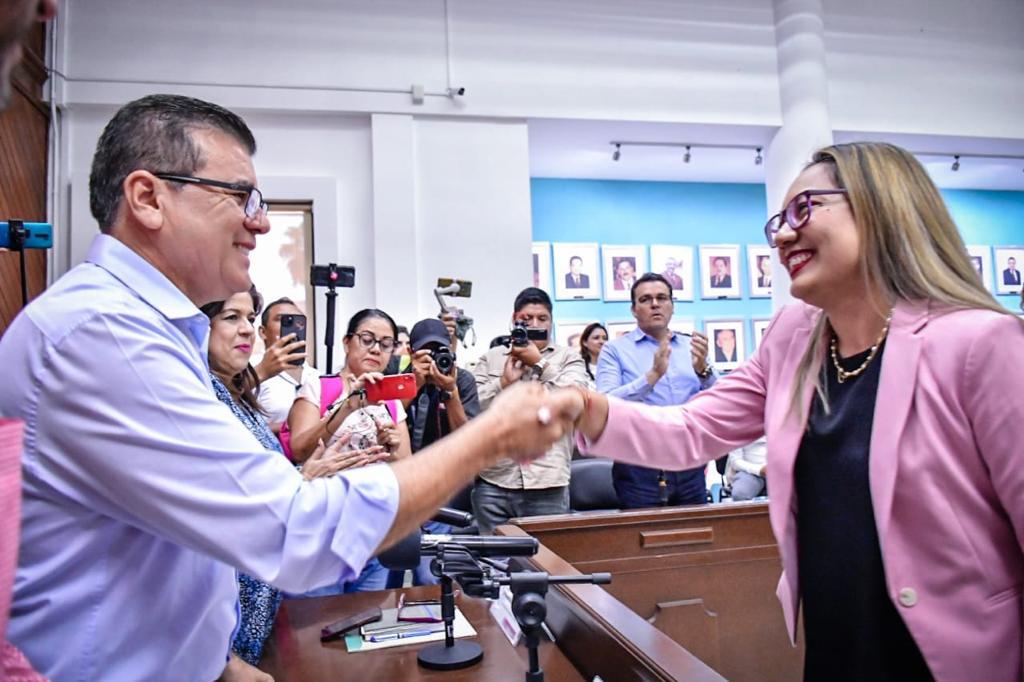 $!Rinde protesta Adda Sarahí Rosas como nueva Secretaria del Ayuntamiento de Mazatlán