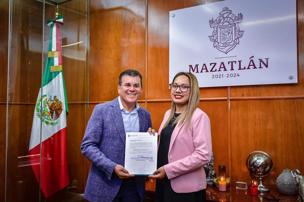 $!Rinde protesta Adda Sarahí Rosas como nueva Secretaria del Ayuntamiento de Mazatlán