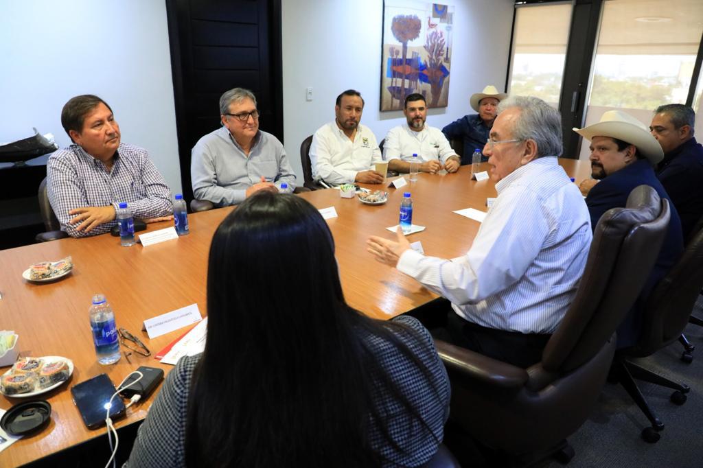 $!Trata Rocha con líderes agrícolas comercialización de maíz y trigo