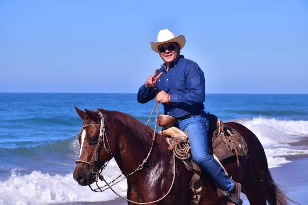 $!Celebran en Mazatlán la Gran Cabalgata de la familia Escobar