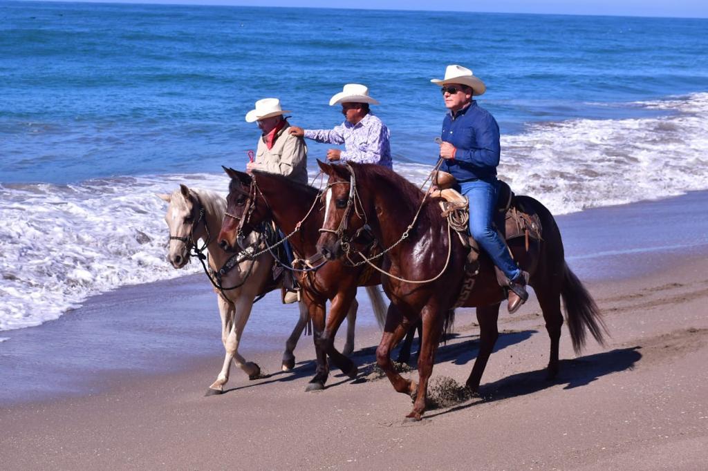 $!Celebran en Mazatlán la Gran Cabalgata de la familia Escobar