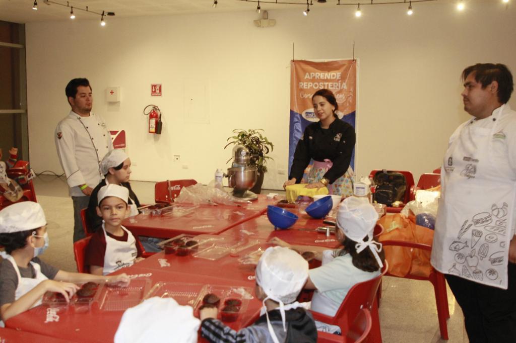 $!Con curso de cupcakes inculcan en los niños amor por la repostería