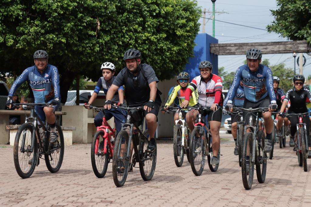 $!El Rosario reúne a más de 100 ciclistas en rodada por 367 aniversario de fundación