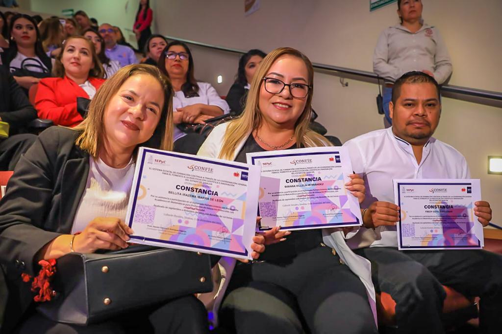 $!Entregan a docentes constancias de diplomados de matemáticas y ciencias