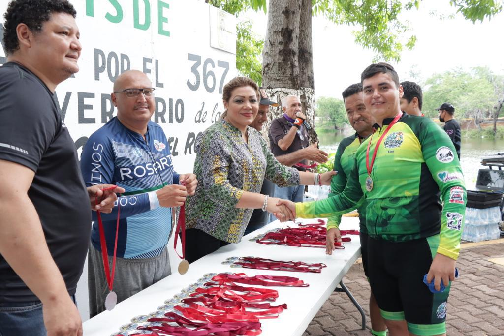 $!El Rosario reúne a más de 100 ciclistas en rodada por 367 aniversario de fundación