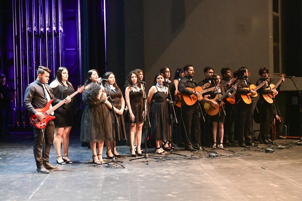 $!Concluyen su formación 326 estudiantes de la Escuela Normal de Sinaloa