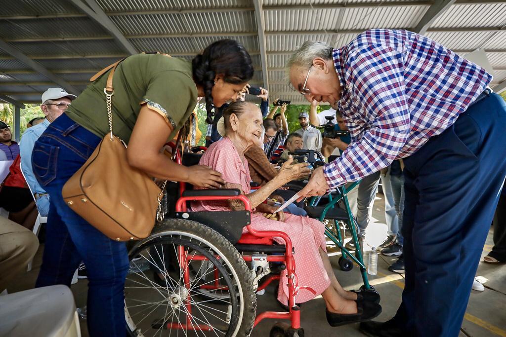 Gobierno De Sinaloa Entrega Títulos De Propiedad A Más De 1500 Familias