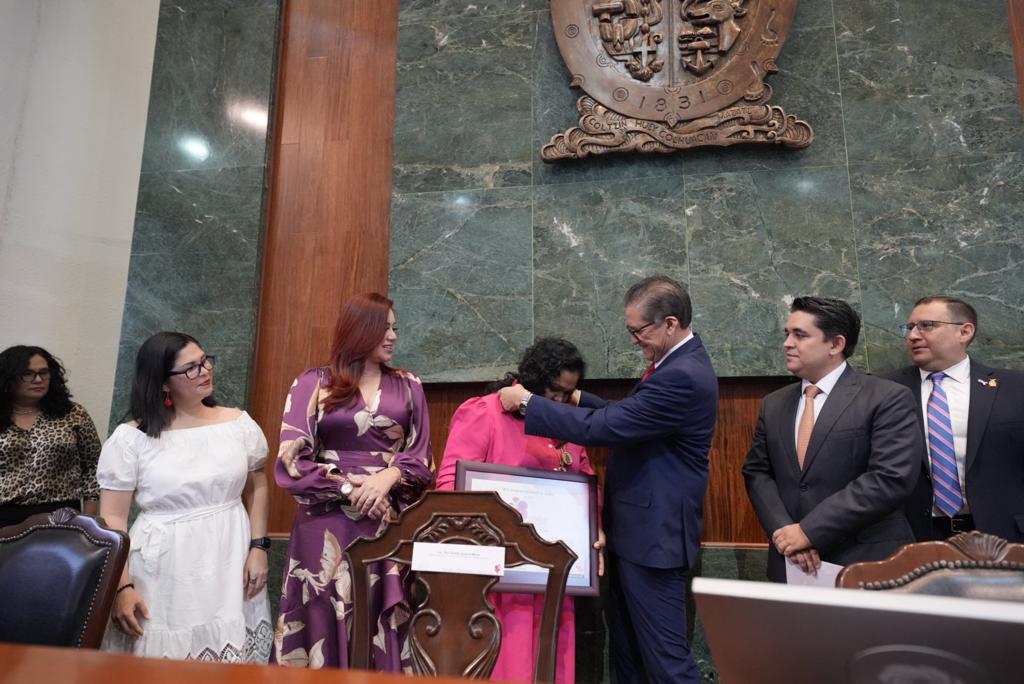 $!Recibe Yanett Castro el Premio a la Mujer Rural Sinaloense 2023