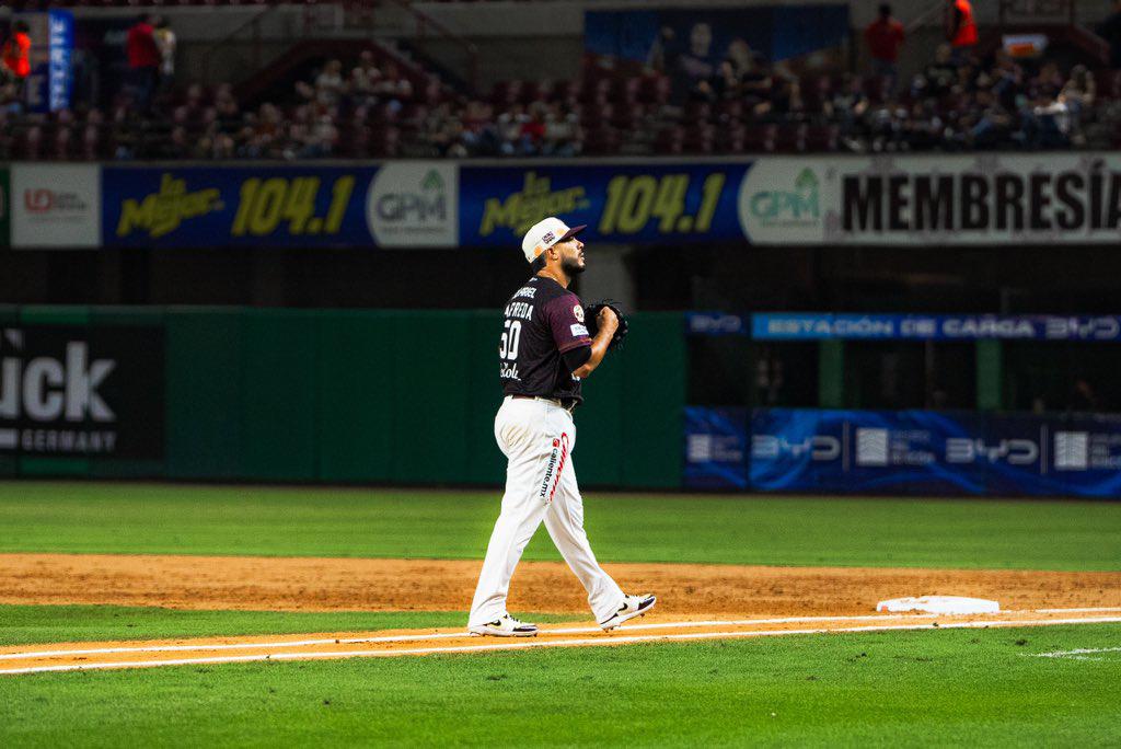 $!Tomateros de Culiacán pega primero en el Clásico de la LMP