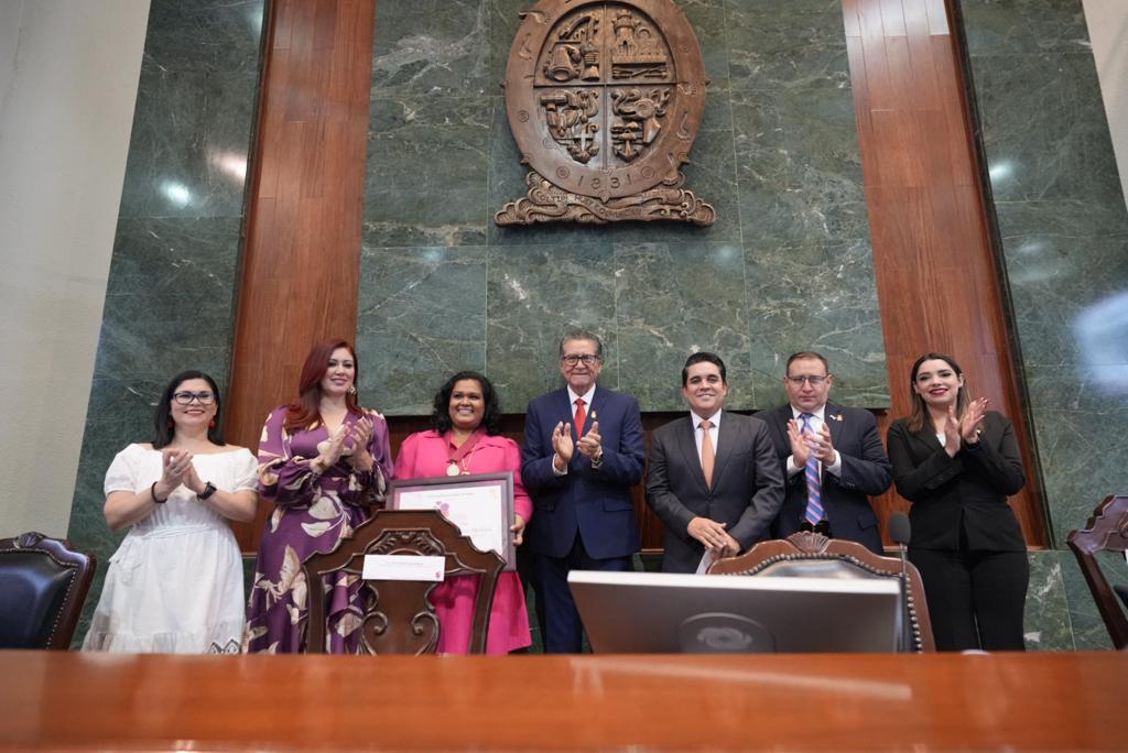 $!Recibe Yanett Castro el Premio a la Mujer Rural Sinaloense 2023