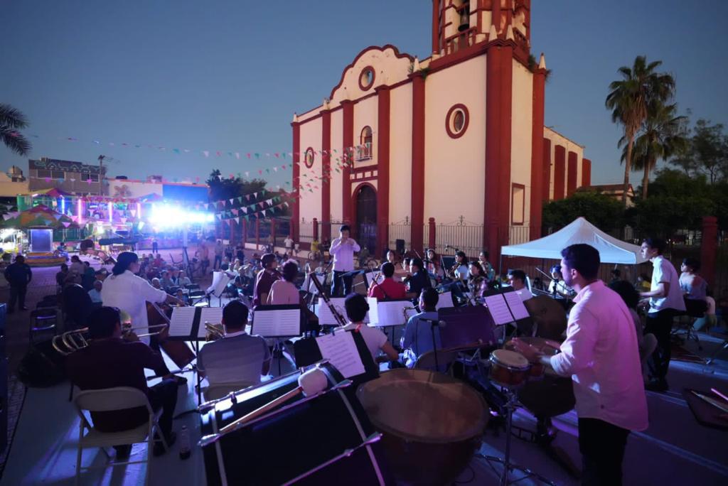 $!En la plazuela principal de la comunidad se celebró el programa “Sábados de Sindicatura”, que promueve el Instituto de Cultura de Mazatlán.